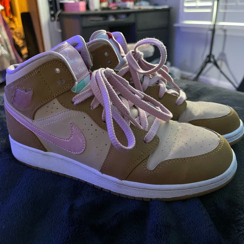Air Jordan 1 Mid GG 'Lola Bunny'